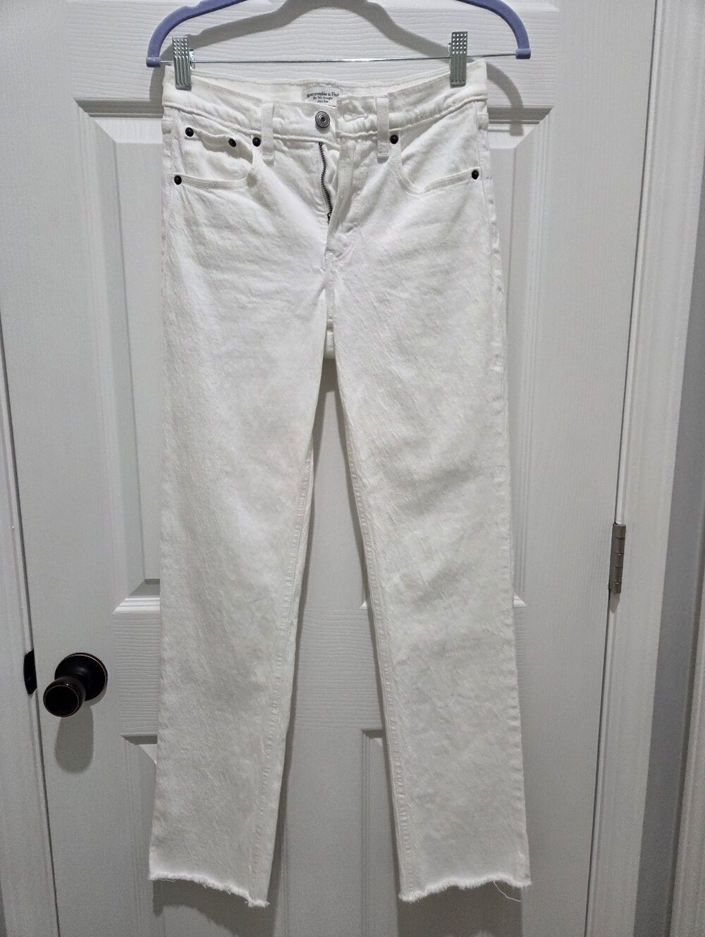 NWOT Mid Rise 90s Straight Jean Fray Hem